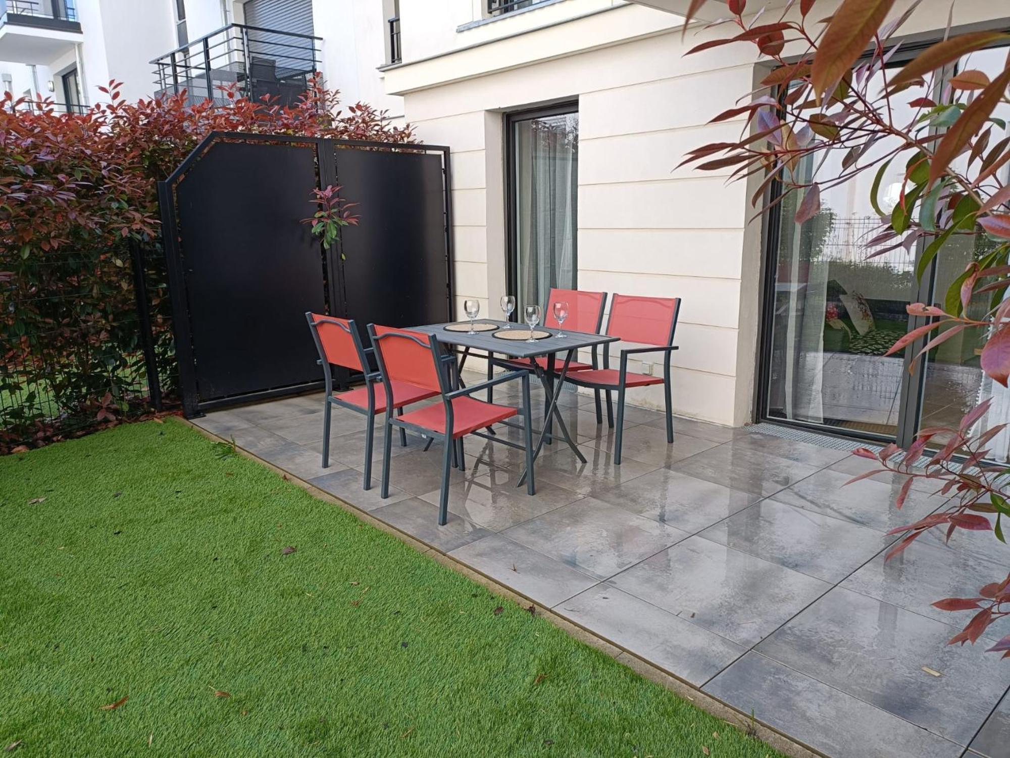 Disney - Paris 5 Min De Disney - Pk Prive Gratuit - 4 Personnes - Terrasse Jardin Chessy  Exterior photo